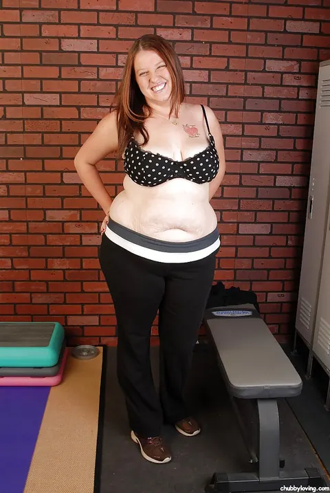 Busty Curvy MILF with Tattoos Shows Off Her Saggy Breasts – photo 5 of 16