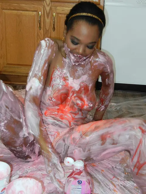 Kelly Stylz: Ebony MILF Spreads Her Pussy in the Kitchen – photo 19 of 21