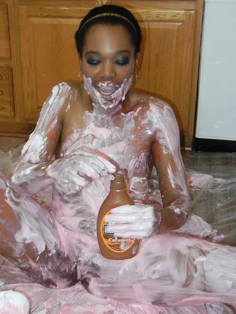 Kelly Stylz: Ebony MILF Spreads Her Pussy in the Kitchen – photo 14 of 21
