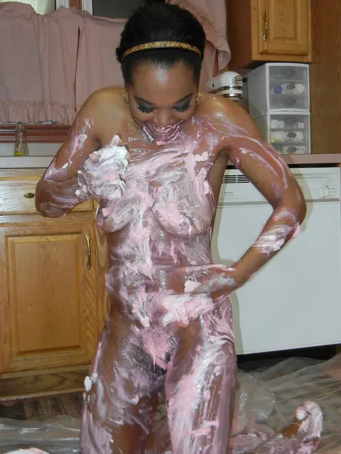 Kelly Stylz: Ebony MILF Spreads Her Pussy in the Kitchen – photo 8 of 21