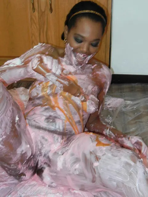 Kelly Stylz: Ebony MILF Spreads Her Pussy in the Kitchen – photo 15 of 21
