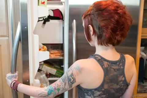 Lucia Hyde: Redhead with Short Hair Takes Double Penetration and a Facial in the Kitchen – photo 3 of 17