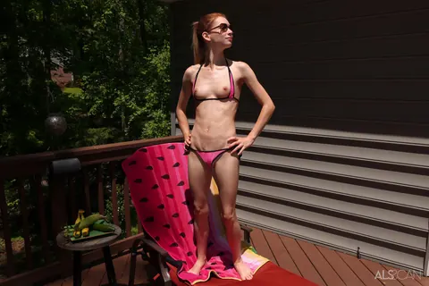 Jessica Marie: Redhead MILF Strips Off Her Bikini and Glasses in the Bathroom – photo 6 of 16