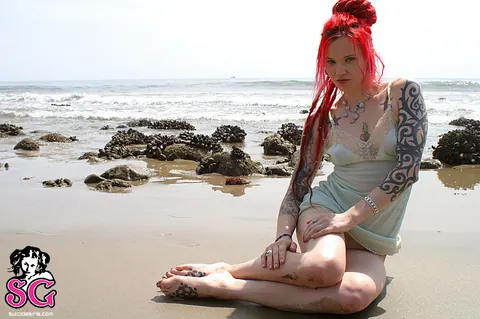 Czech Redhead Spreads Her Pussy on the Beach – photo 1 of 12