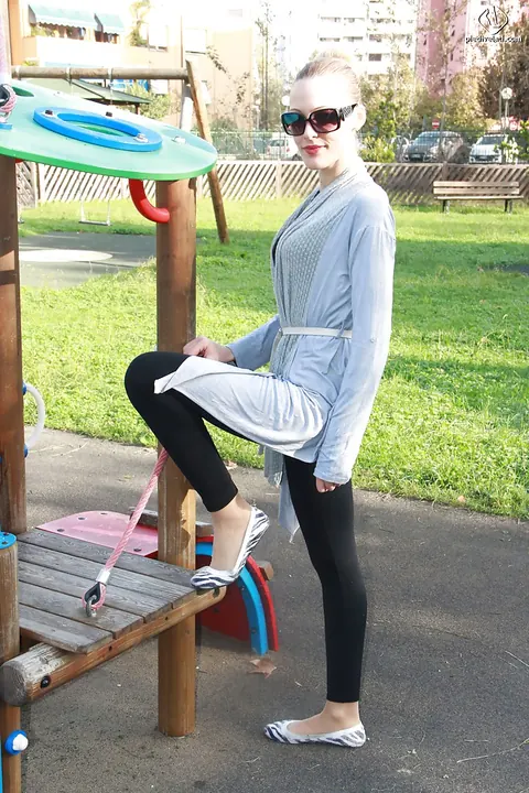 Woman in Glasses Poses Outdoors – photo 10 of 16