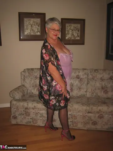 Short-Haired BBW in Glasses Strips Out of Her Lingerie