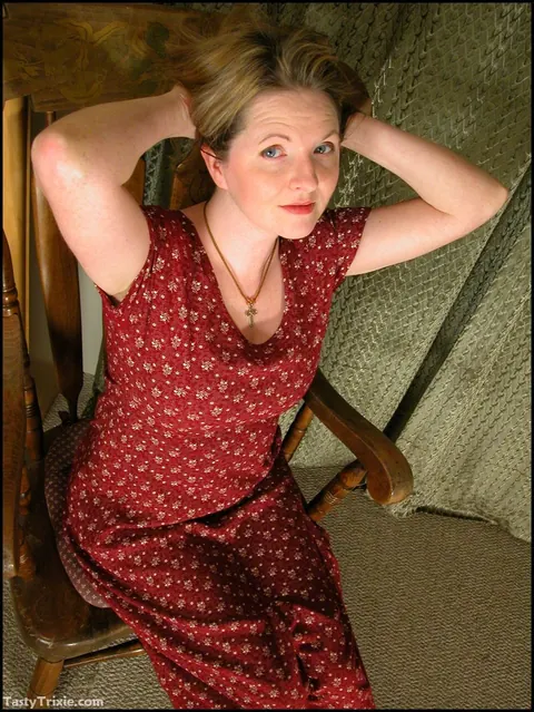 Tasty Trixie: Busty Blonde MILF Removes Her Pantyhose and Spreads – photo 1 of 15