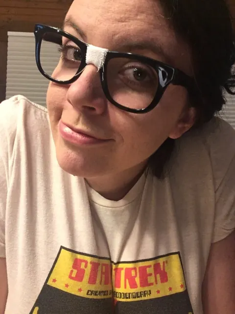 Lovely Lilith: Curvy Brunette MILF with Big Tits Poses in Glasses – photo 2 of 15