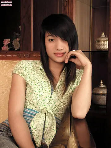 Asian Trans Woman Drops Her Jeans to Show Cock and Bush