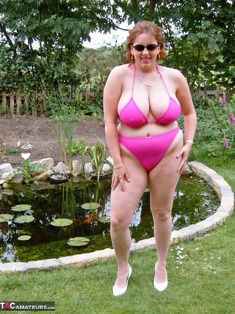 Curvy Claire: Curvy British MILF Strips Off Her Bikini in the Garden to Finger Her Pussy – photo 1 of 20