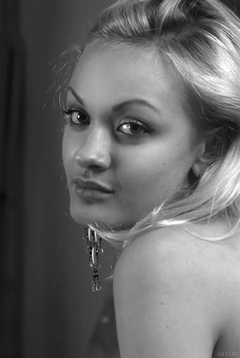 Daria B: Tall Blonde with Big Tits Poses Nude – photo 21 of 21