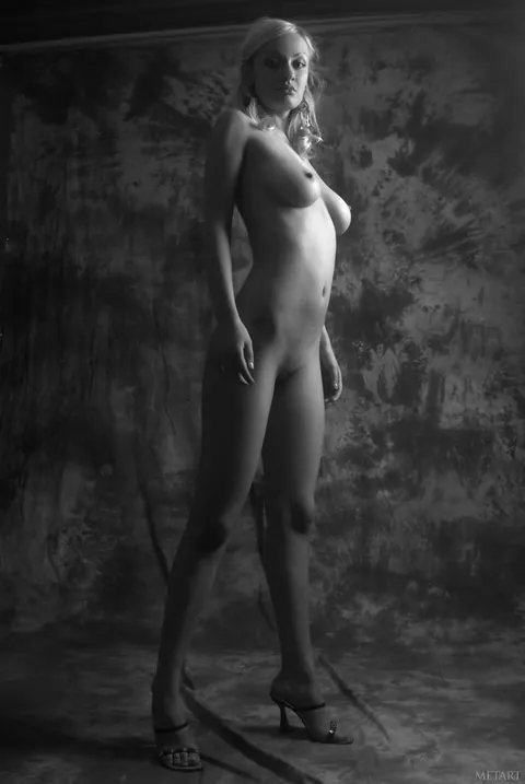 Daria B: Tall Blonde with Big Tits Poses Nude – photo 8 of 21