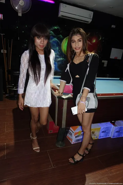 Thai Trans Woman Joins a Threesome in a Bar – photo 16 of 16