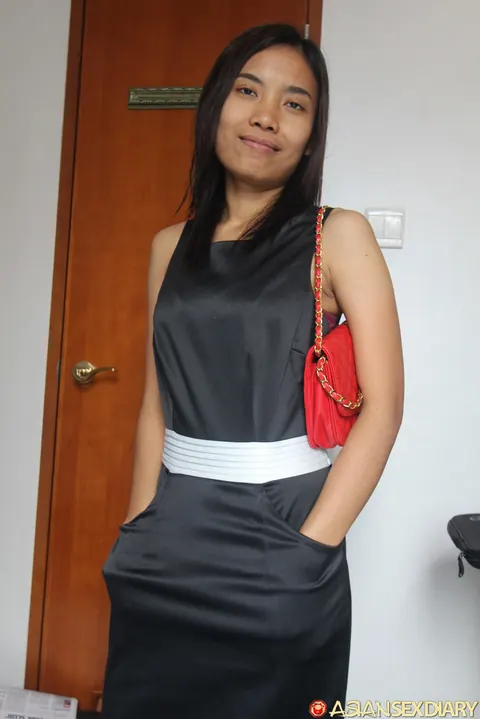 Curvy Thai Amateur Undresses and Fucks Her Man – photo 20 of 21