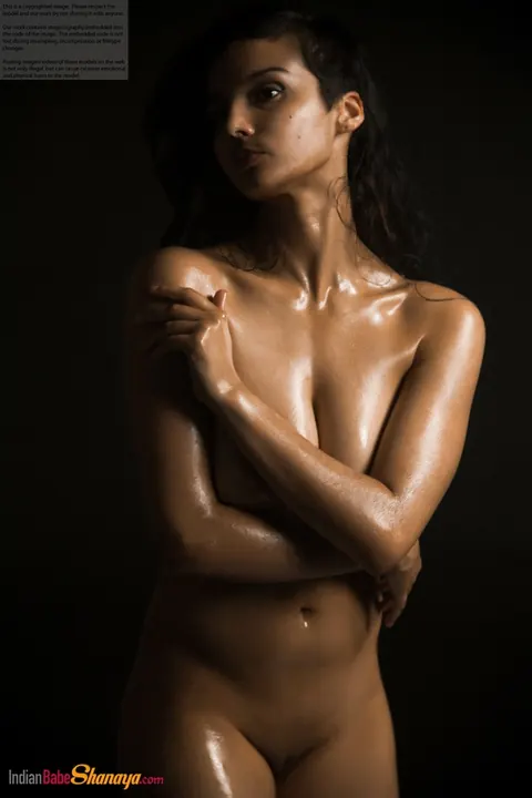 Thick Indian Babe Oils Her Big Tits and Ass in the Dark – photo 14 of 16