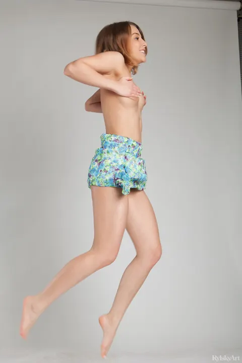 Thick Women Kiss and Strip Out of Skirts Outdoors – photo 14 of 20