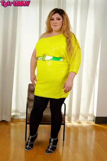 BBW Trans Woman Poses Nude for a Photo Shoot