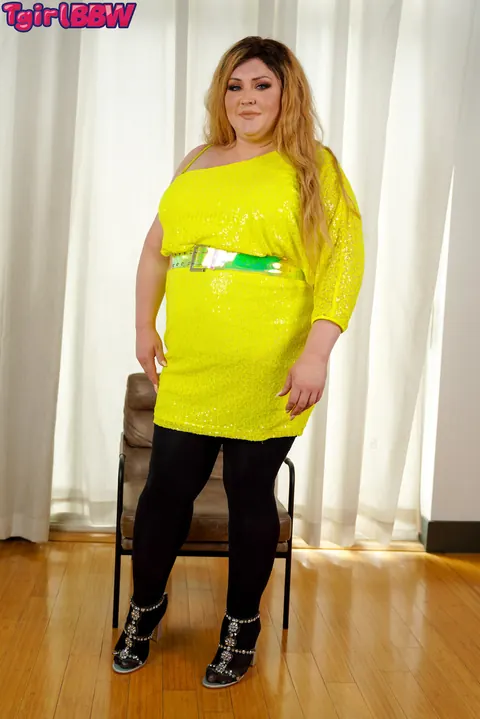BBW Trans Woman Poses Nude for a Photo Shoot – photo 1 of 16