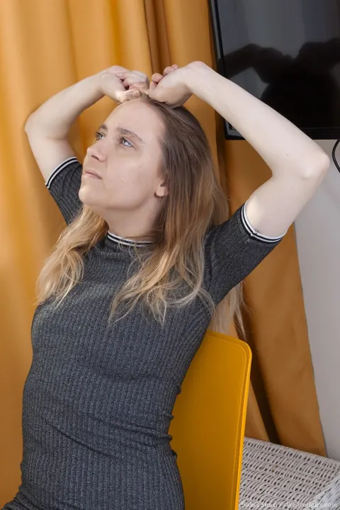 Isabel Stern: Blonde Amateur Bares Her Hairy Pussy and Fingers Herself – photo 1 of 21