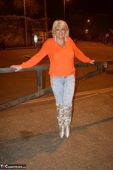 Curvy Mature Blonde Reveals Lingerie and Boots in a Hotel – photo 5 of 16