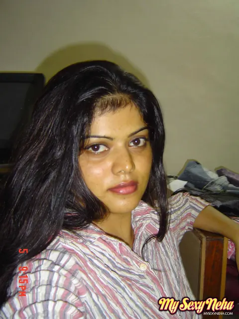 Indian Woman Poses for Self-Portraits – photo 7 of 15