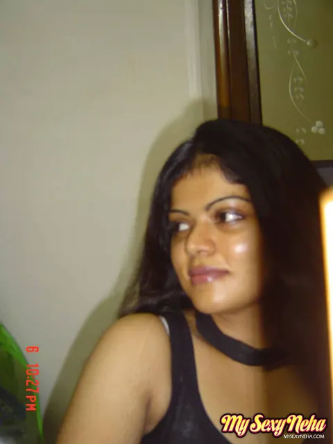 Indian Woman Poses for Self-Portraits – photo 12 of 15