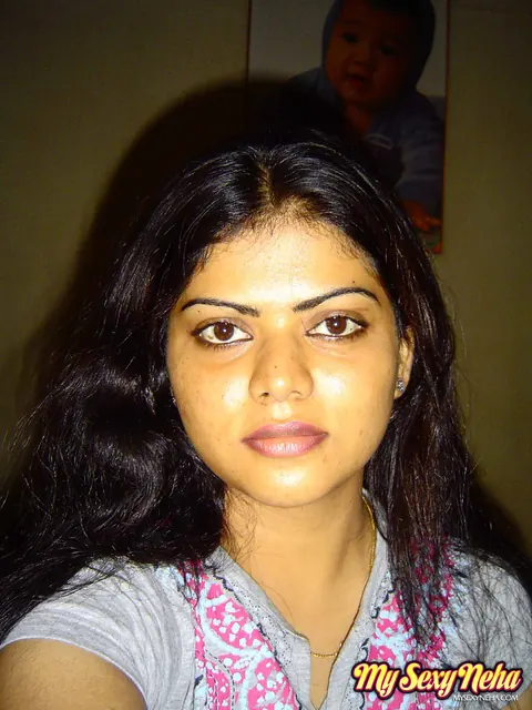 Indian Woman Poses for Self-Portraits – photo 2 of 15