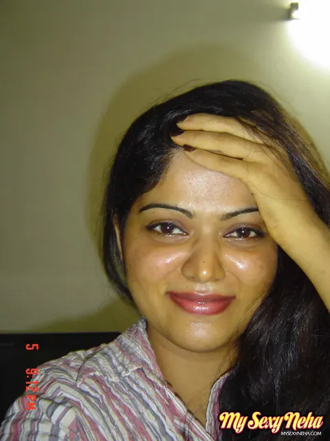 Indian Woman Poses for Self-Portraits – photo 6 of 15