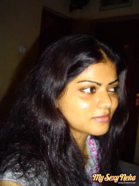 Indian Woman Poses for Self-Portraits – photo 4 of 15