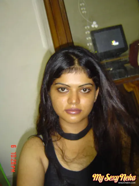 Indian Woman Poses for Self-Portraits – photo 11 of 15