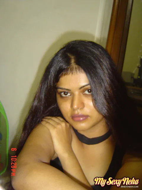 Indian Woman Poses for Self-Portraits – photo 13 of 15