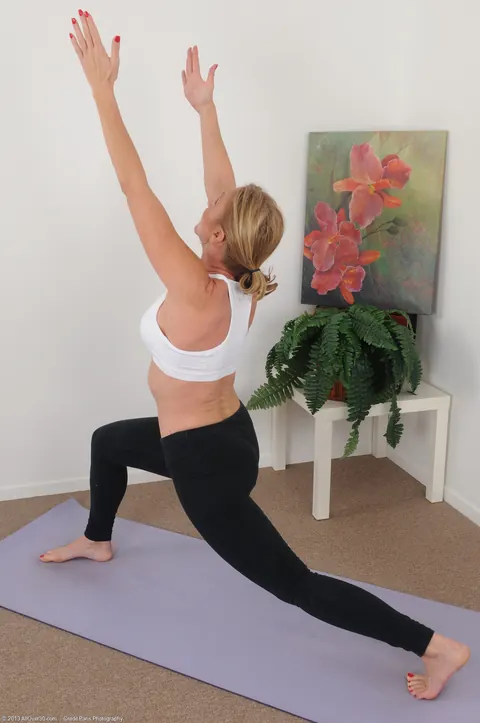 Jenna Covelli: Blonde MILF Strips Out of Her Yoga Pants to Spread – photo 3 of 21