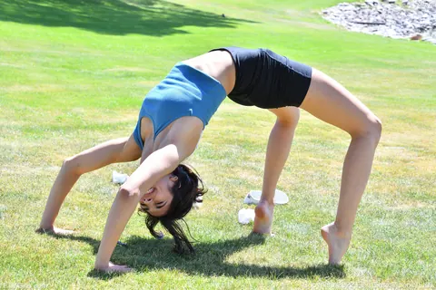 Reina Rae: Asian Brunette Strips and Spreads Her Legs Outdoors at the Gym – photo 6 of 21