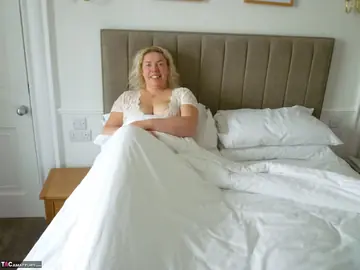 Curvy Blonde MILF Masturbates in Lingerie in the Bathroom