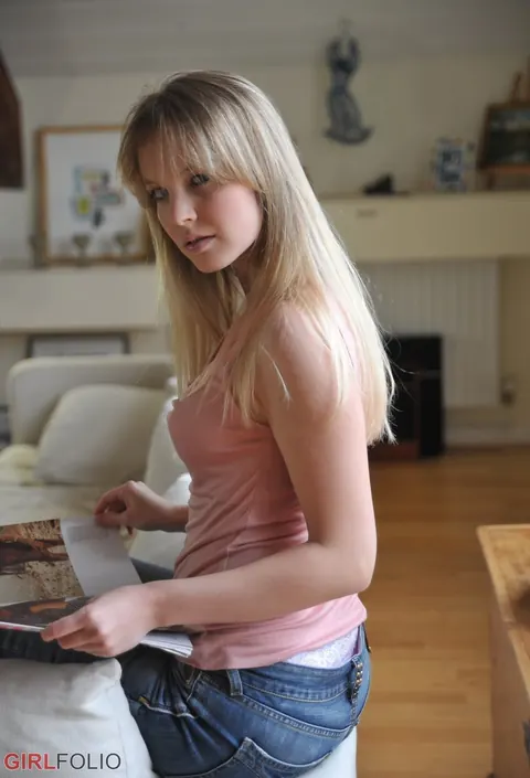 Blonde PAWG Strips Out of Her Jeans in Public and Spreads – photo 5 of 12