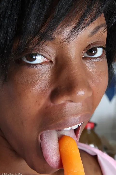 Ebony MILF Toys Her Pussy and Ass – photo 5 of 21
