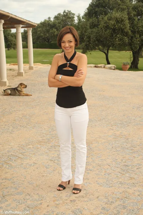 Sonia Red: Brunettes with Small Natural Tits Kiss and Explore Each Other – photo 5 of 21