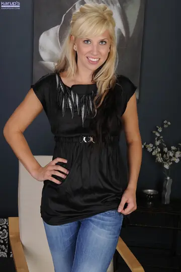 Blonde PAWG Strips Out of Her Jeans and Spreads Her Shaved Pussy