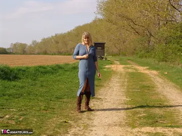 Sweet Susi – Thick Blonde MILF Strips Out of Her Panties in Boots Outdoors