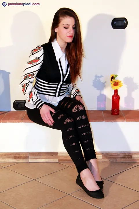 European Redhead Curls Her Toes After Removing Flat Shoes – photo 1 of 12