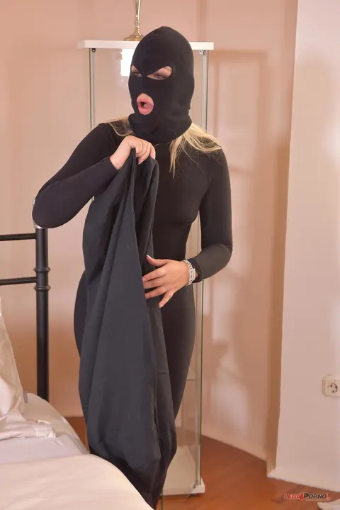 Selvaggia: Russian Blonde Sucks Cock and Takes Anal – photo 2 of 21