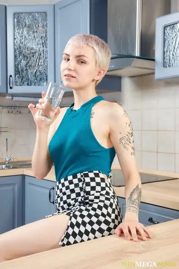 Bramble Bee – Short-Haired Blonde Spreads and Uses a Dildo in the Kitchen