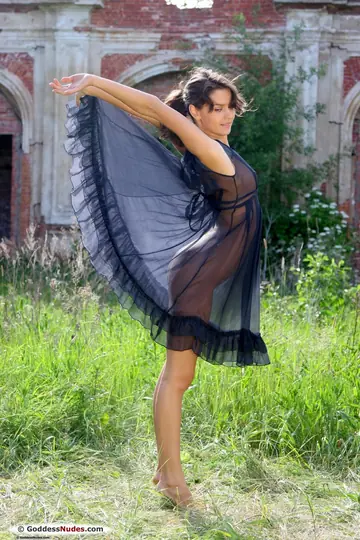 Slim Petite Woman Spreads Her Trimmed Pussy Outdoors in a Dress