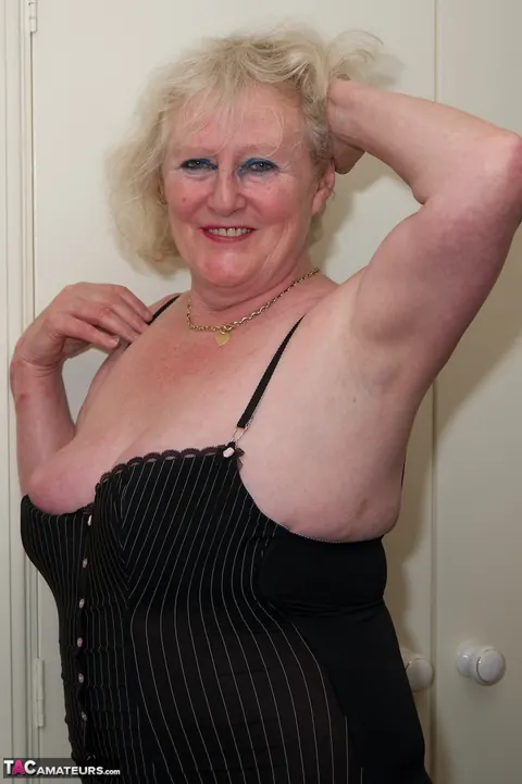 Claire Knight: BBW Blonde Fingers Her Hairy Pussy in Lingerie – photo 9 of 16