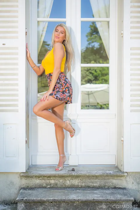 Tall Blonde MILF Strips Out of Her Skirt and Spreads Outdoors – photo 2 of 16