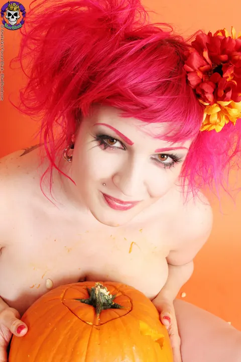 Tattooed Redhead MILF Poses Nude with Big Natural Tits – photo 13 of 15