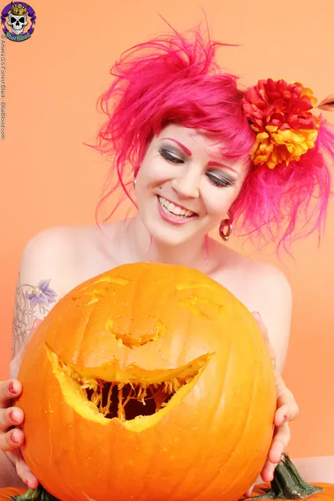 Tattooed Redhead MILF Poses Nude with Big Natural Tits – photo 15 of 15