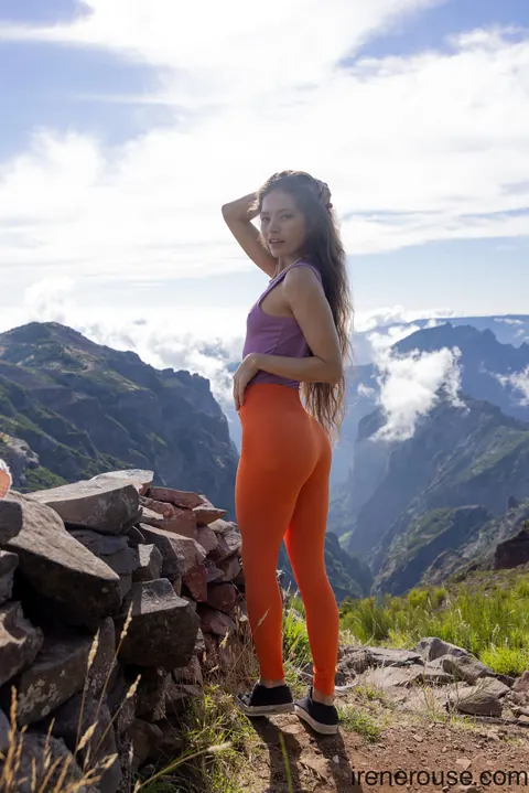 Irene Rouse: Colombian Brunette in Yoga Pants Spreads Outdoors – photo 3 of 15