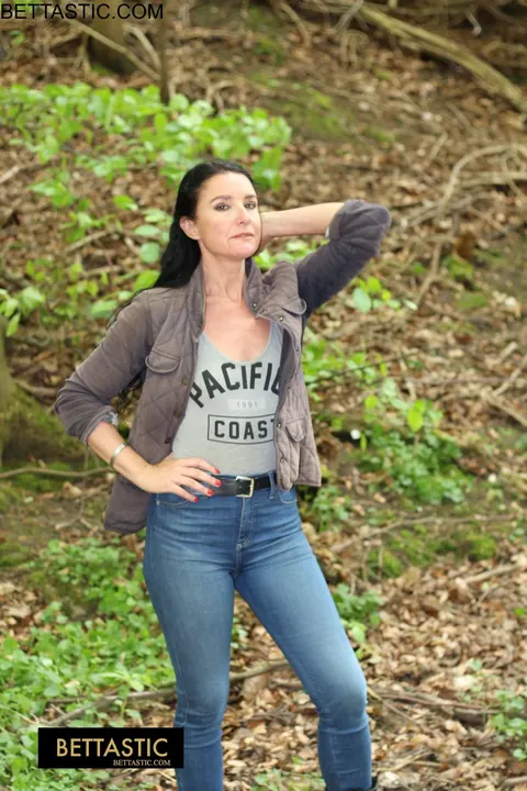 Brunette Poses Outdoors in Jeans – photo 14 of 15