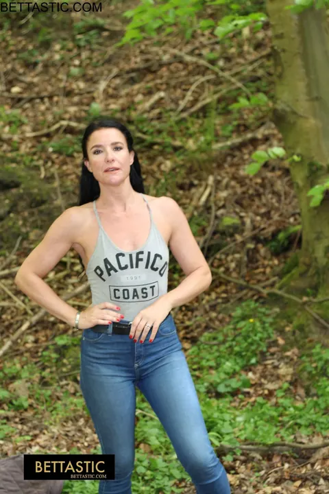 Brunette Poses Outdoors in Jeans – photo 6 of 15